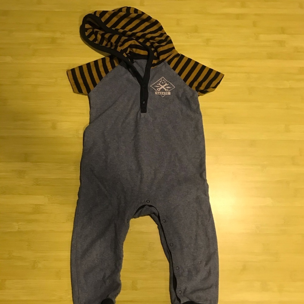 Tea Collection hooded romper